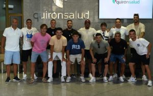 thumbnail_El Mallorca Palma Futsal en el hall del Hospital Quironsalud Palmaplanas