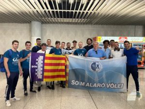 El CV Alaró en el aeropuerto antes de viajar a Murcia