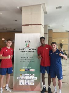 thumbnail_Rafel Tugores, Izunna Okafor y Josep Tous posan juntos horas antes de su estreno en el Campeonato del Mundo