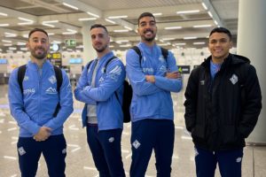 thumbnail_Rivillos, Piqueras, Bruno Gomes y Mateus Maia en el Aeropuerto de Son Sant Joan